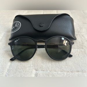 Ray-Ban Black Round Sunglasses